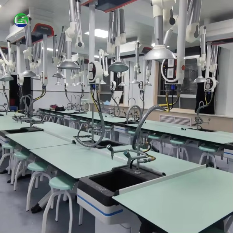 منصة تجارب معملية حديثة من الف - مراجعة Medical Lab Center وسعره